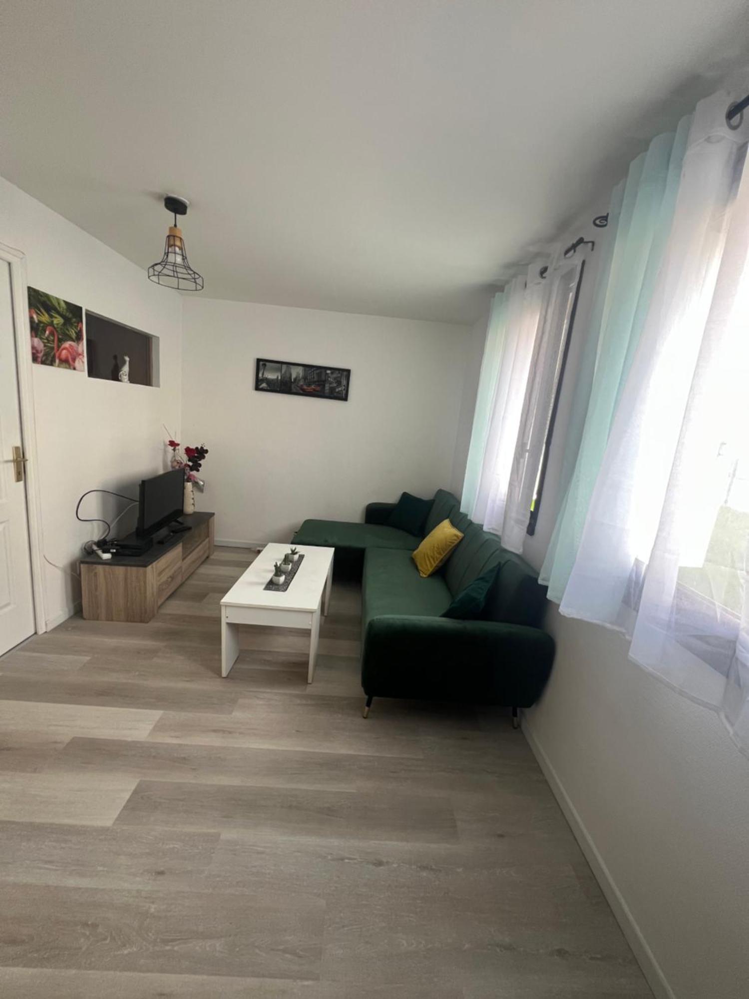 Studio De La Gare Vesoul Luaran gambar